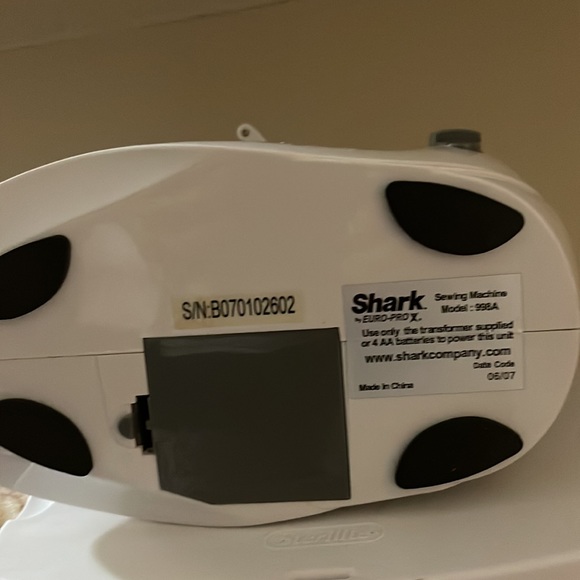 Mini sewing machine - Picture 10 of 10